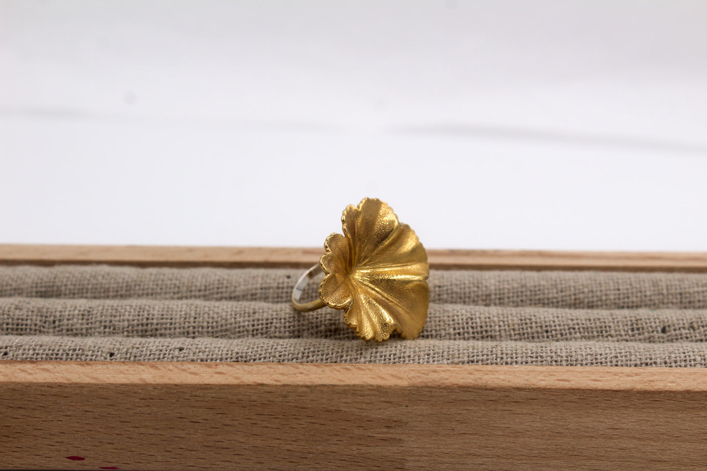 Bague plaqué or collection Le trésor des Mécènes bague Mécènes motif feuille de géranium doré à l'or fin