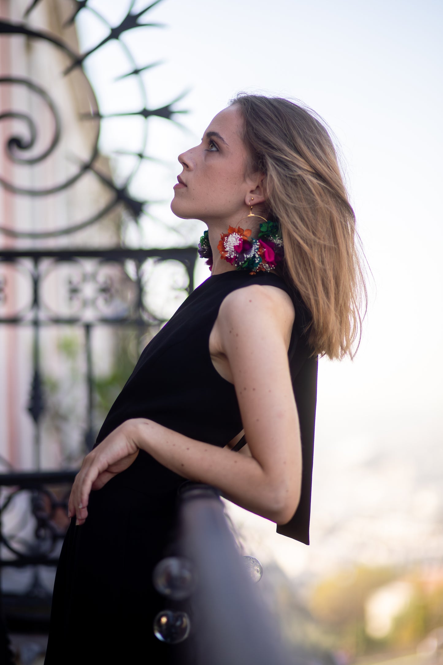 Boucles d’oreilles colorées en fleurs stabilisées ,personnalisables pour oreilles percées ou à clips.