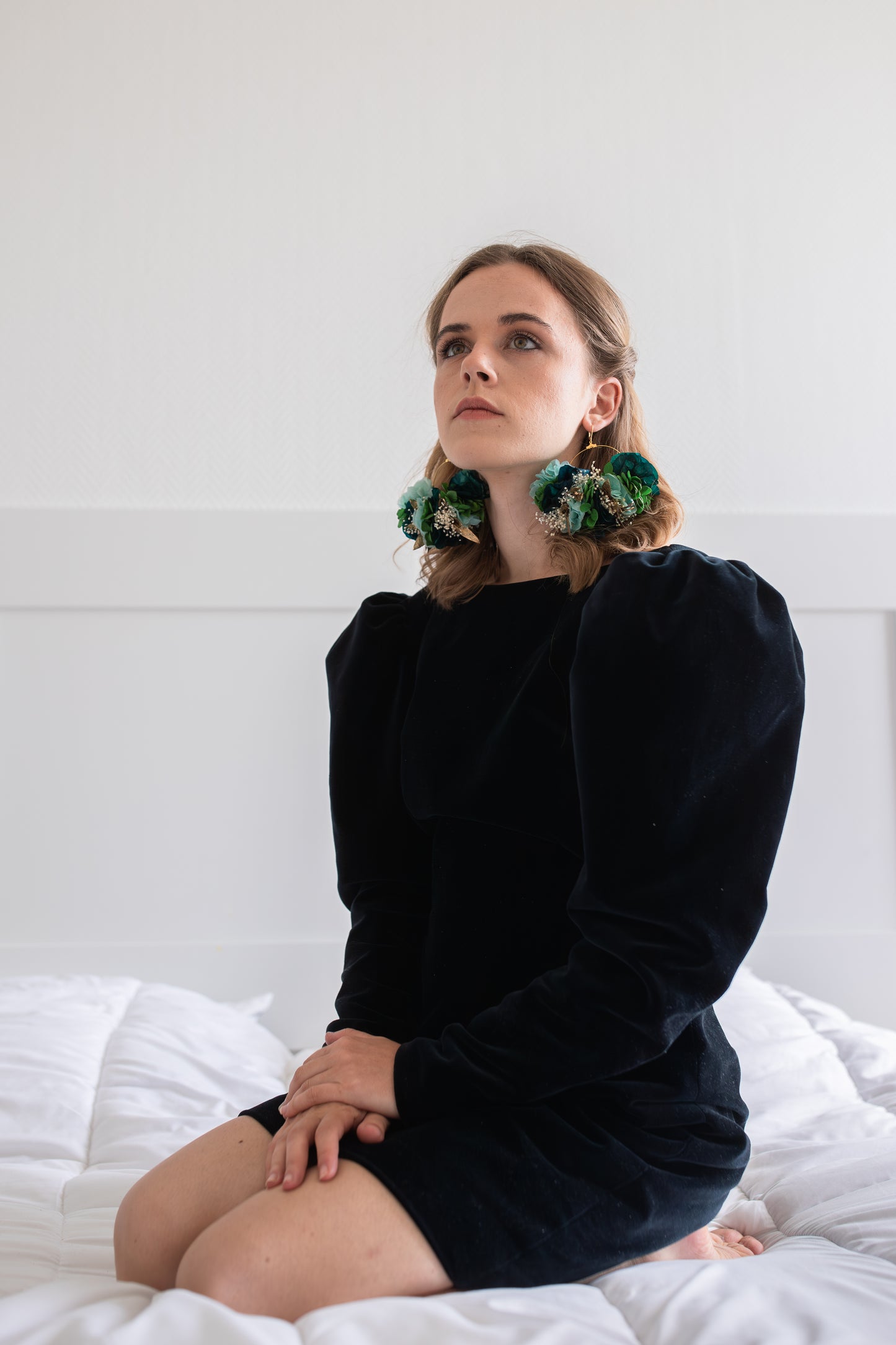 Boucles d’oreilles colorées en fleurs stabilisées ,personnalisables pour oreilles percées ou à clips.