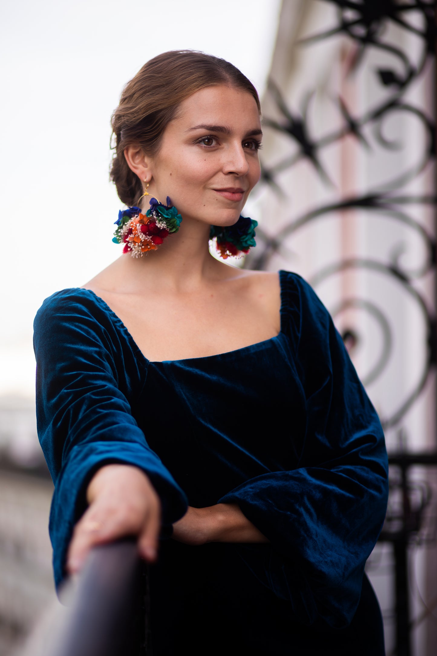Boucles d’oreilles colorées en fleurs stabilisées ,personnalisables pour oreilles percées ou à clips.