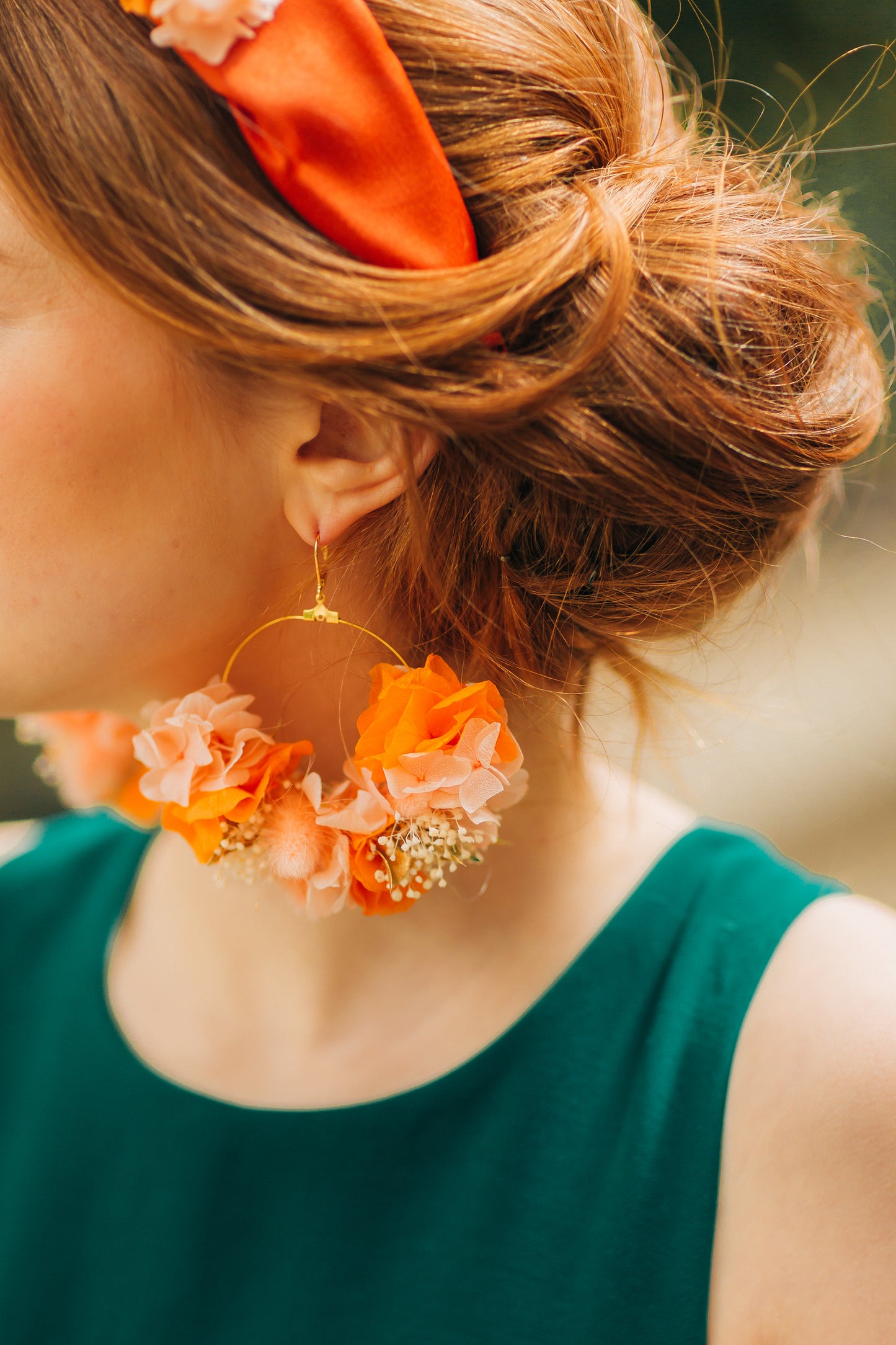 Boucles d’oreilles colorées en fleurs stabilisées ,personnalisables pour oreilles percées ou à clips.