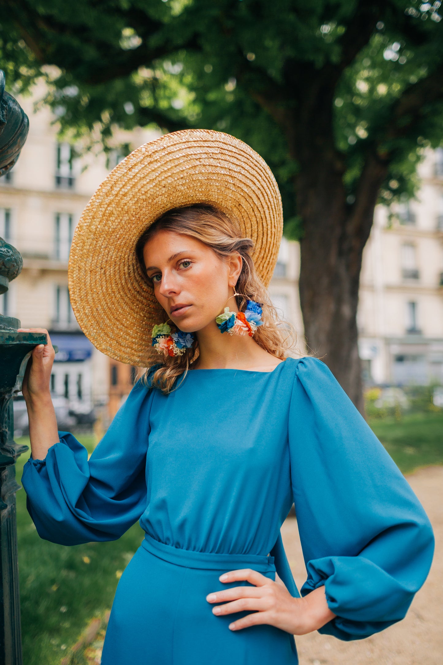 Capeline incurvée modèle Boucher avec des fleurs stabilisées personnalisable