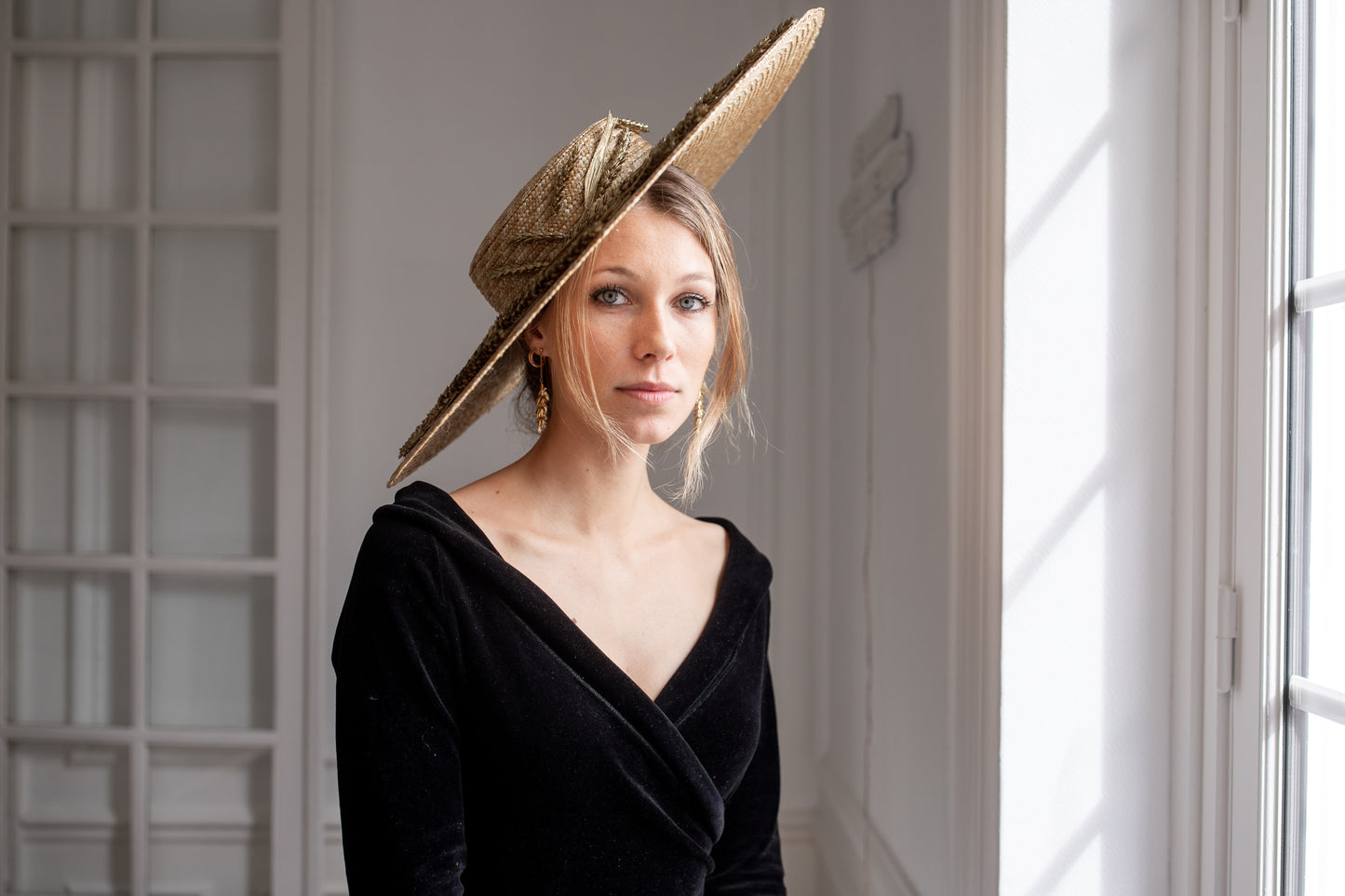 Capeline en paille décorée de blés dorés