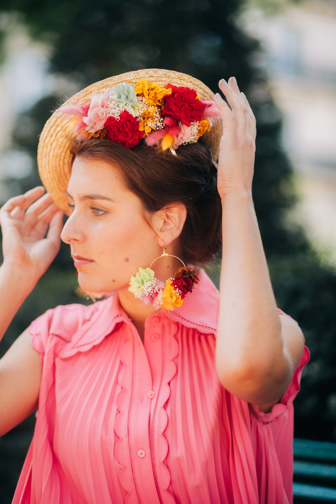 Bibi en paille décoré de fleurs stabilisées