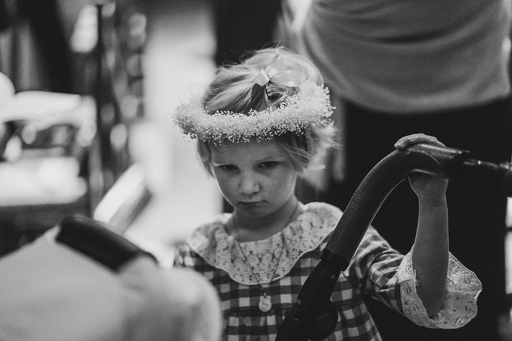 Couronne d'enfants composée de gypsophile