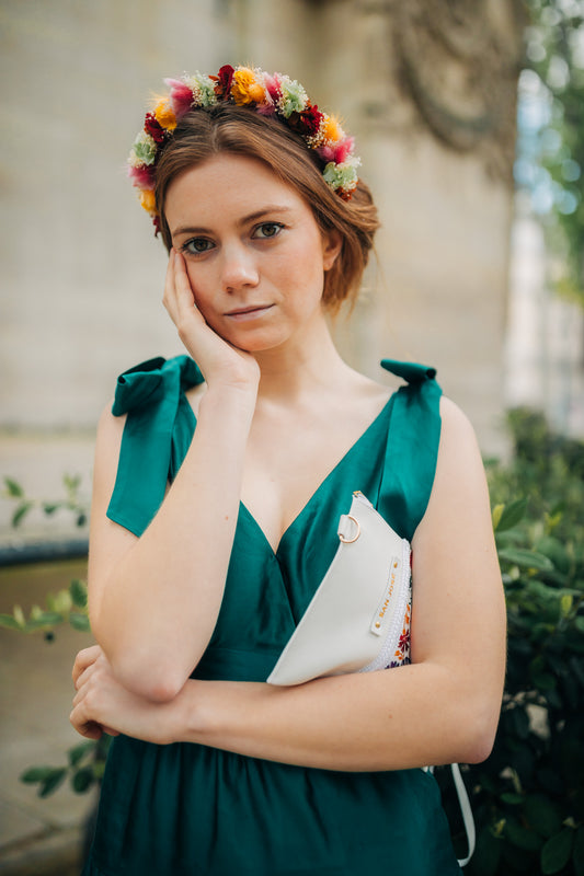 Serre tête décoré de fleurs stabilisées colorées