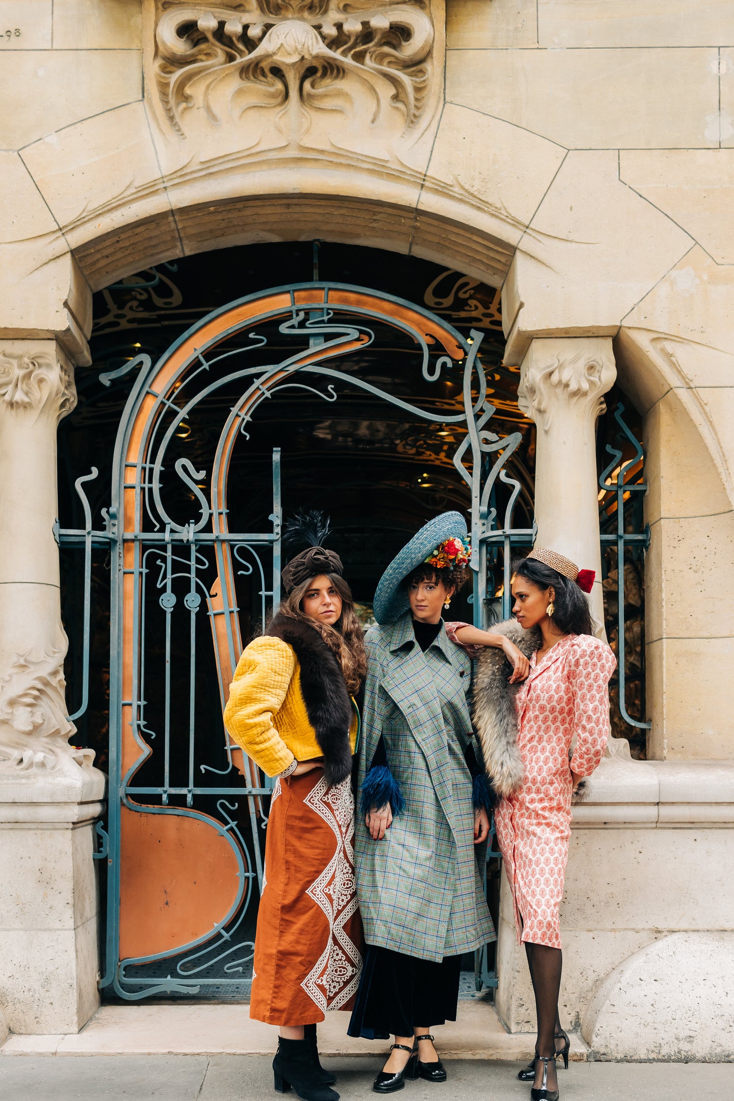 Capeline Gismonda - décor en-dessous