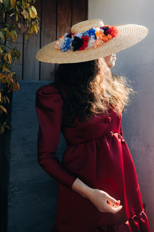 Capeline plate nature décorée de fleurs stabilisées