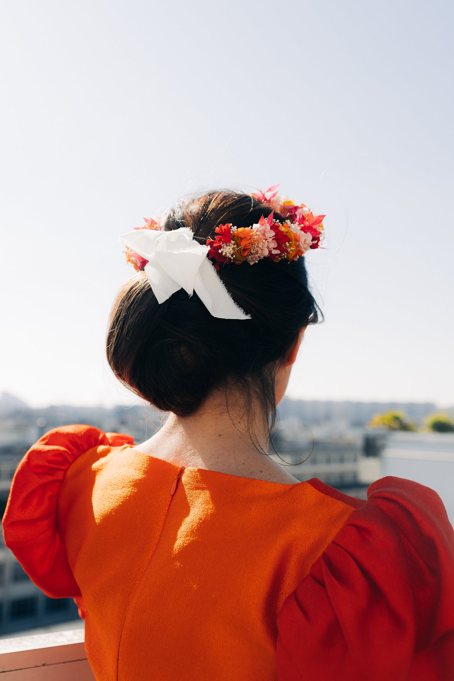 Couronne de fleurs stabilisées pour invitées collection Fauvisme
