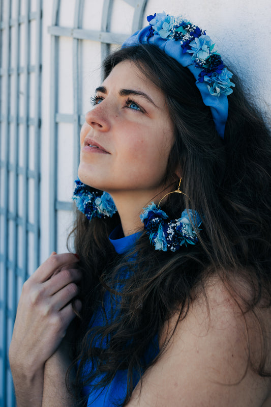 Serre tête en tissu décoré de fleurs stabilisées