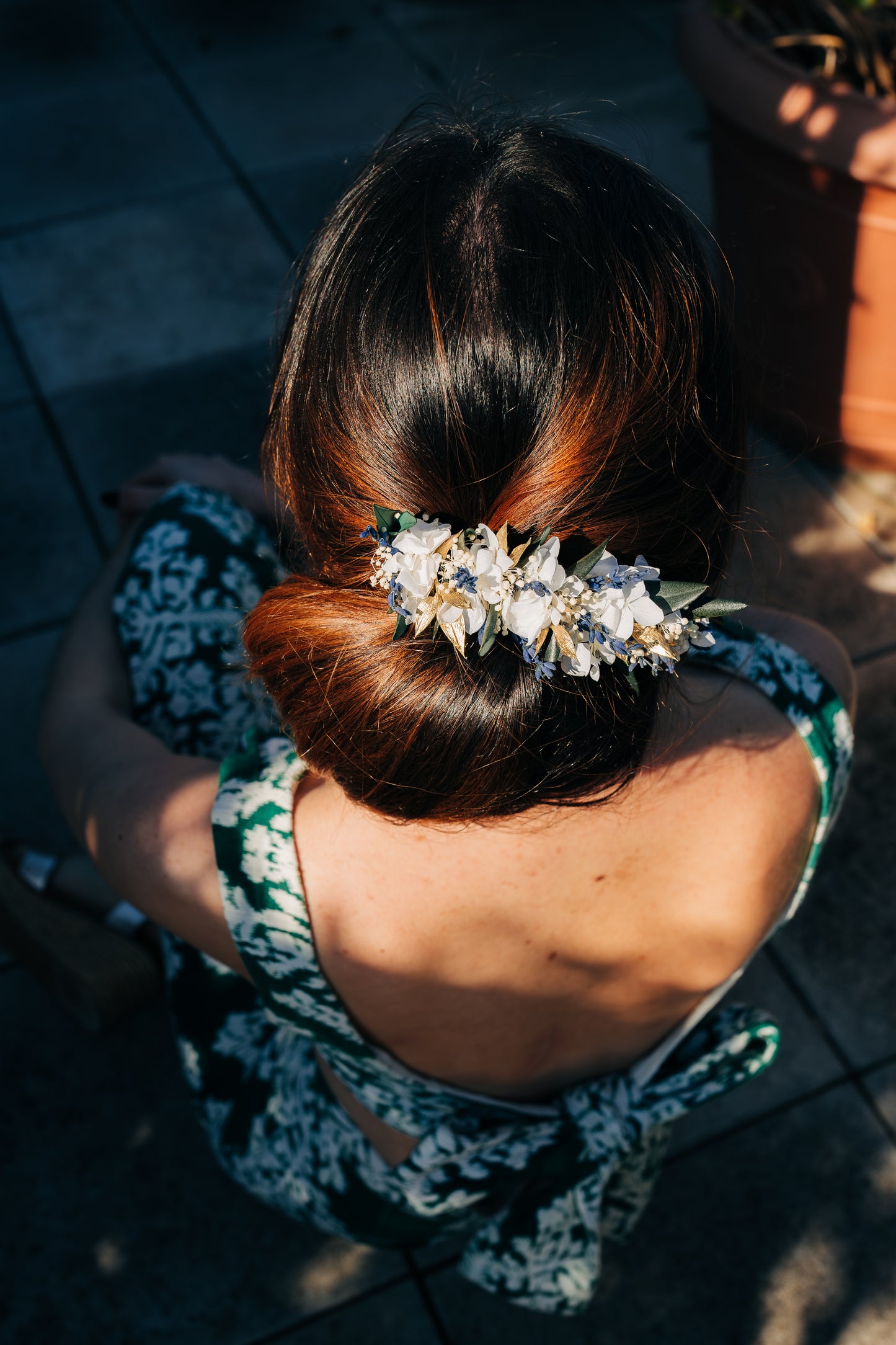 Peigne décoré de fleurs stabilisées de lavande et de feuilles d'olivier, pour mariée ou invitées