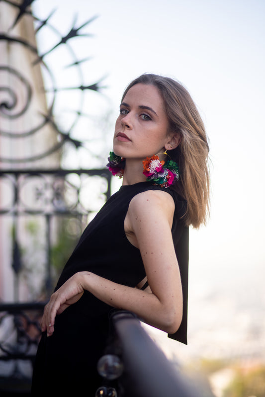Boucles d’oreilles colorées en fleurs stabilisées ,personnalisables pour oreilles percées ou à clips.