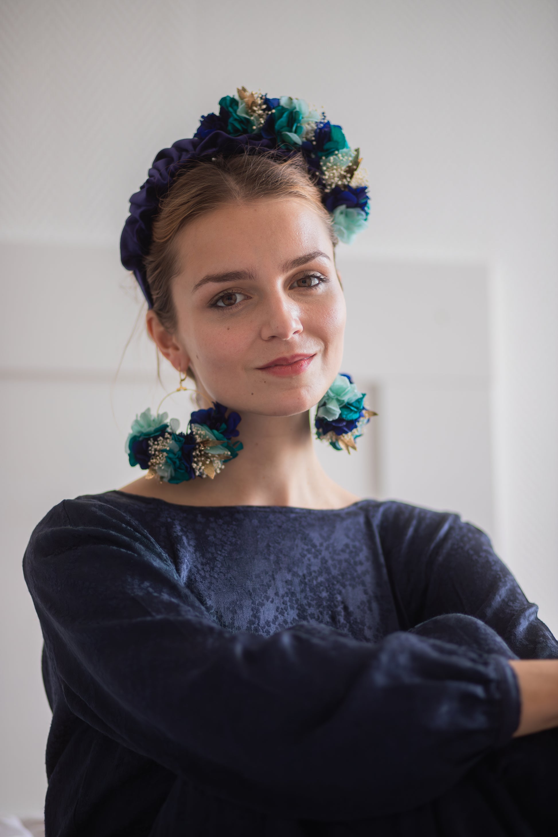 Boucles d’oreilles colorées en fleurs stabilisées ,personnalisables pour oreilles percées ou à clips.
