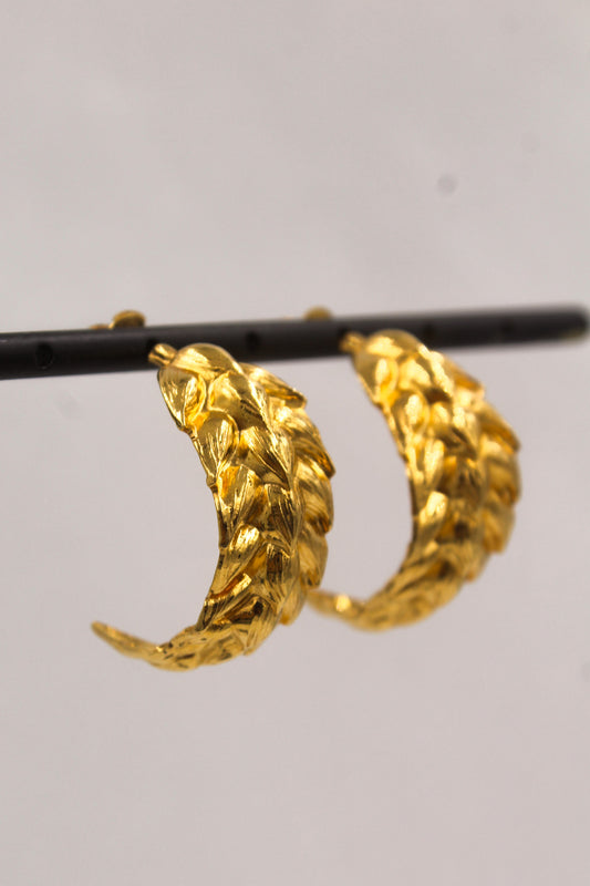 Boucles d’oreilles en plaqué Or en forme d'épi de blé arrondis, personnalisables pour oreilles percées ou à clips. 
