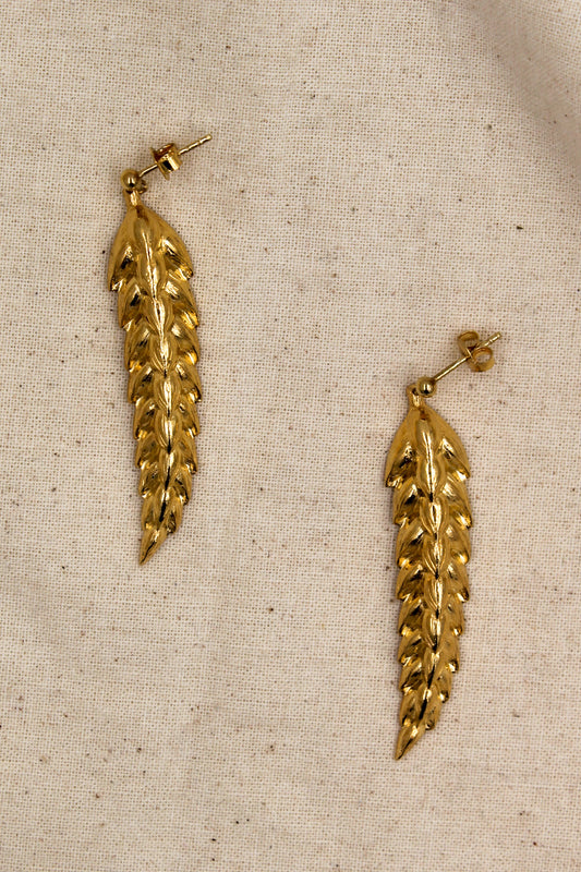 Boucles d’oreilles pendantes en plaqué Or en forme d'épi de blé, personnalisables pour oreilles percées ou à clips. 
