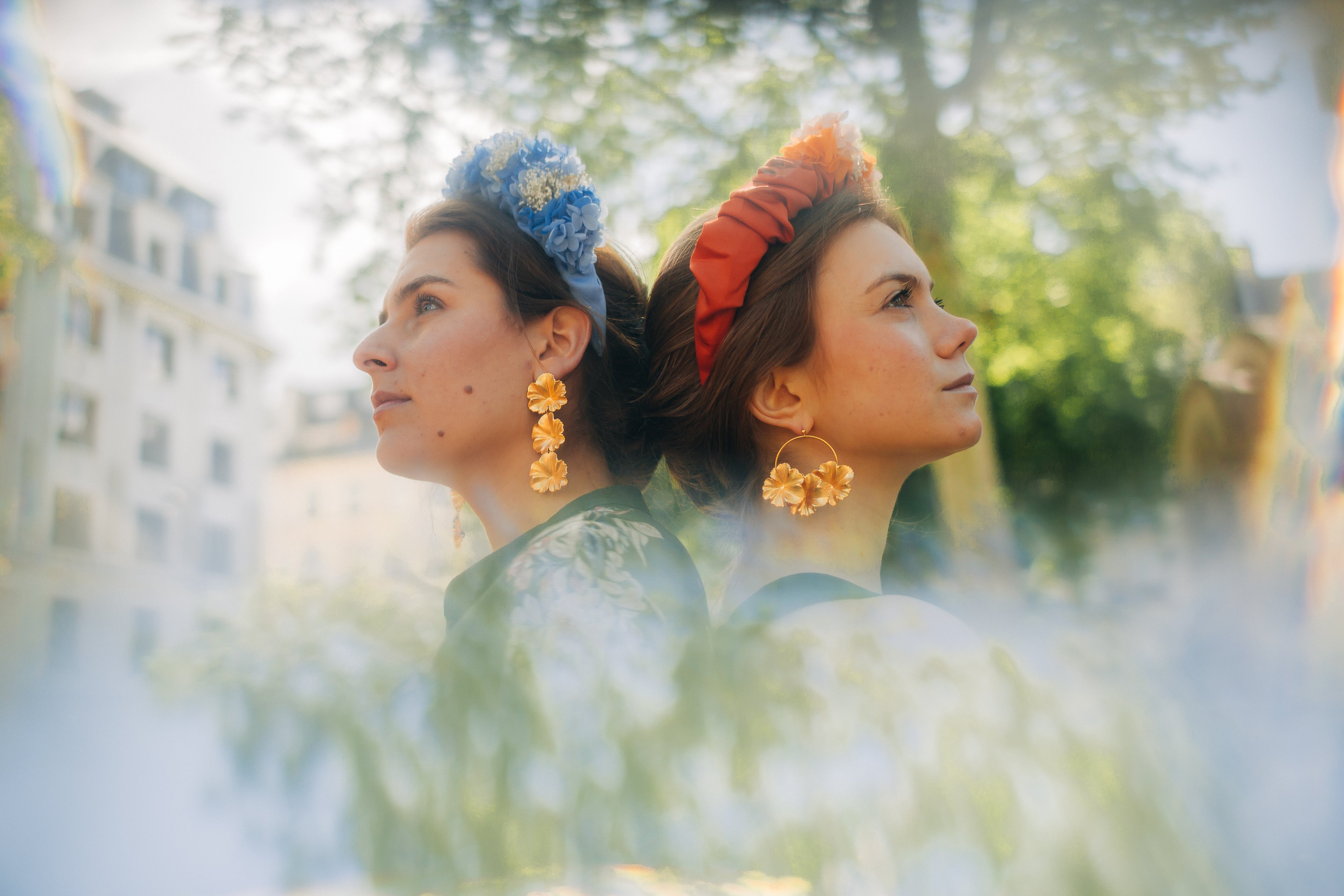 Boucles d’oreilles doré plaqué Or en forme de feuilles de géranium, personnalisables pour oreilles percées ou à clips. 