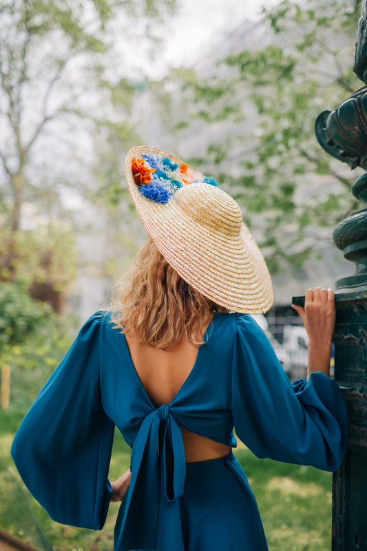 Capeline incurvée modèle Boucher avec des fleurs stabilisées personnalisable