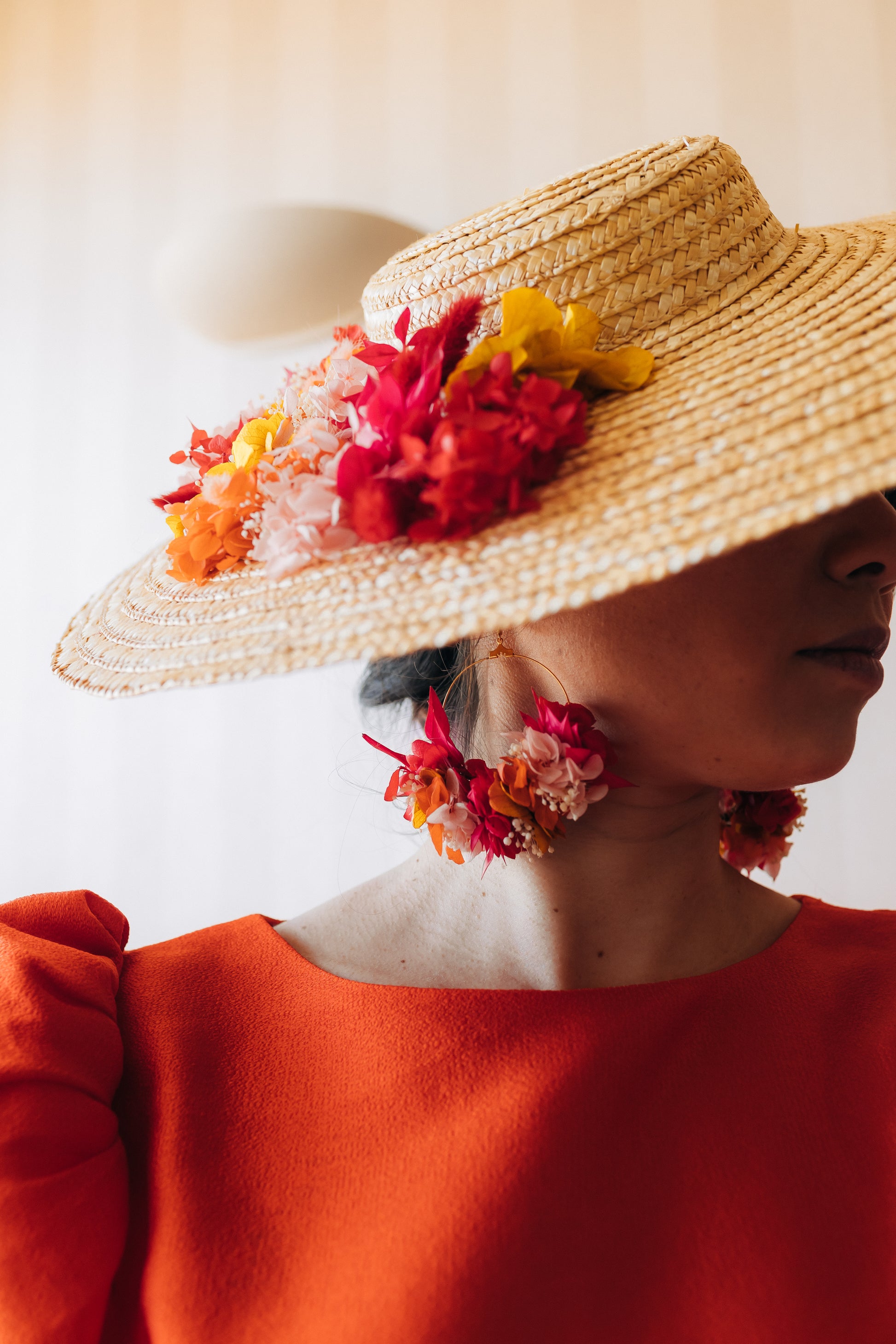 Boucles d'oreilles Collioure en fleurs stabilisées colorées pour invitées