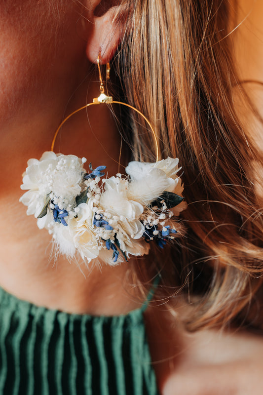 Boucles d'oreilles décorées de fleurs stabilisées
