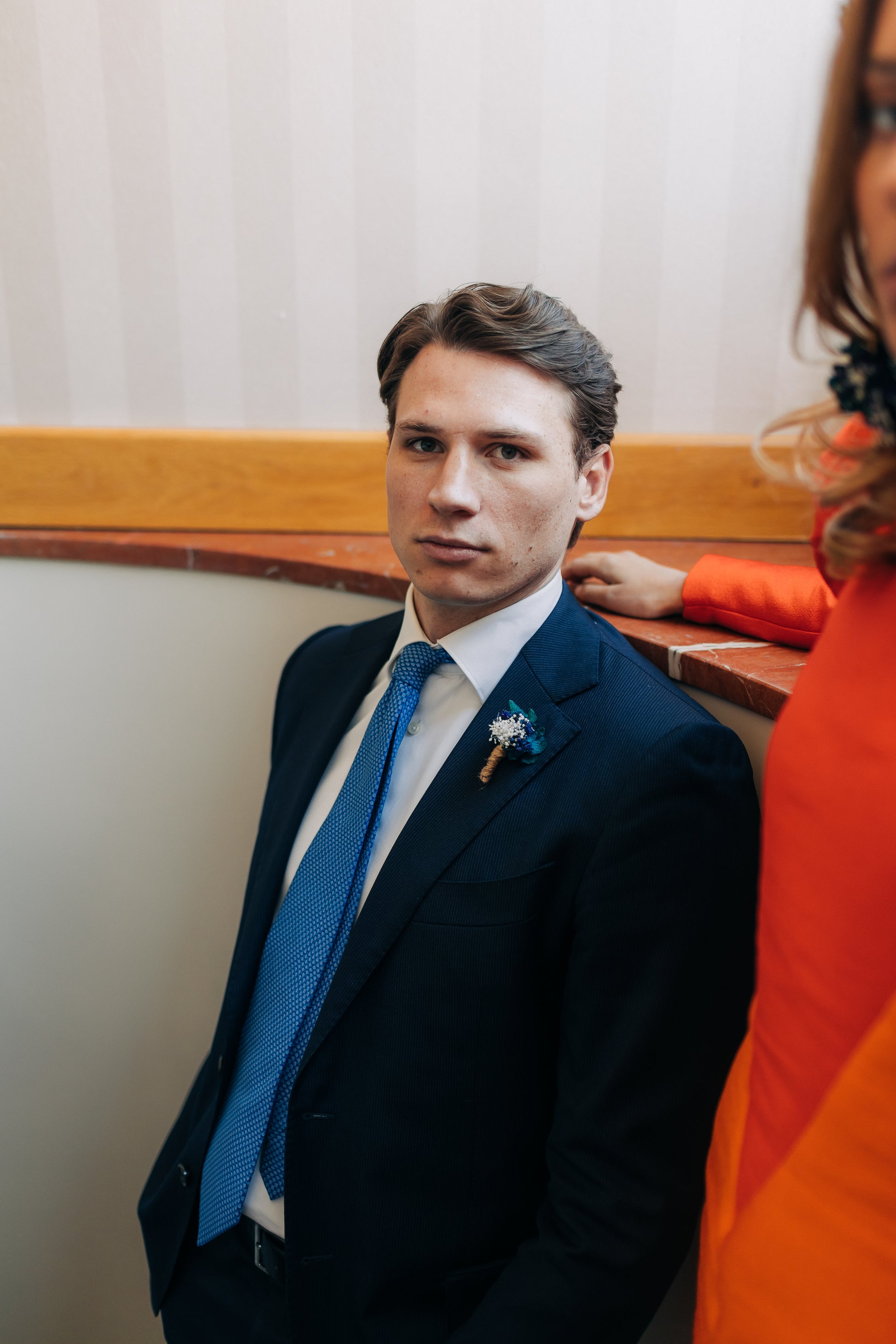 Boutonnière en fleurs stabilisées pour témoins ou marié