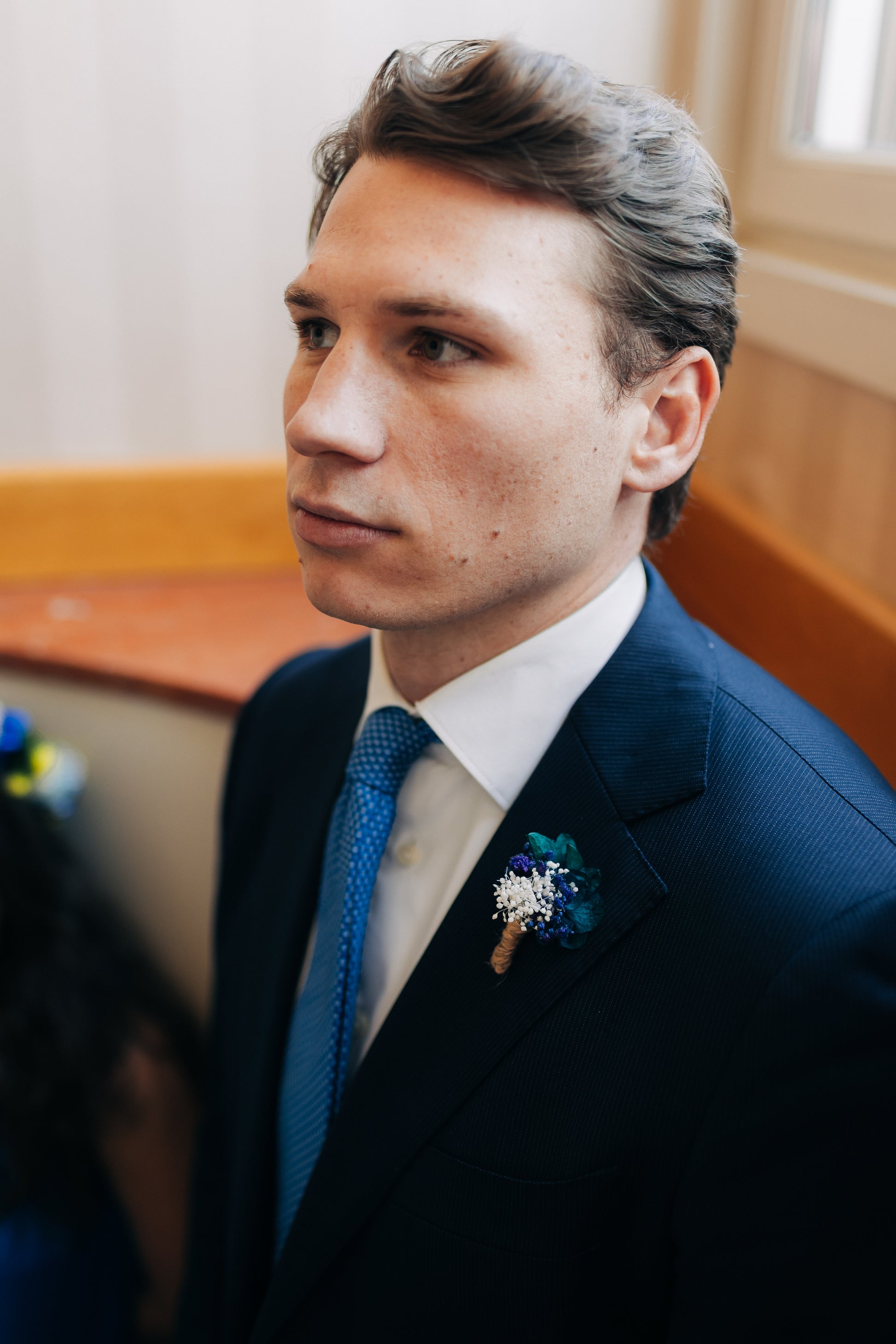 Boutonnière en fleurs stabilisées pour témoins ou marié