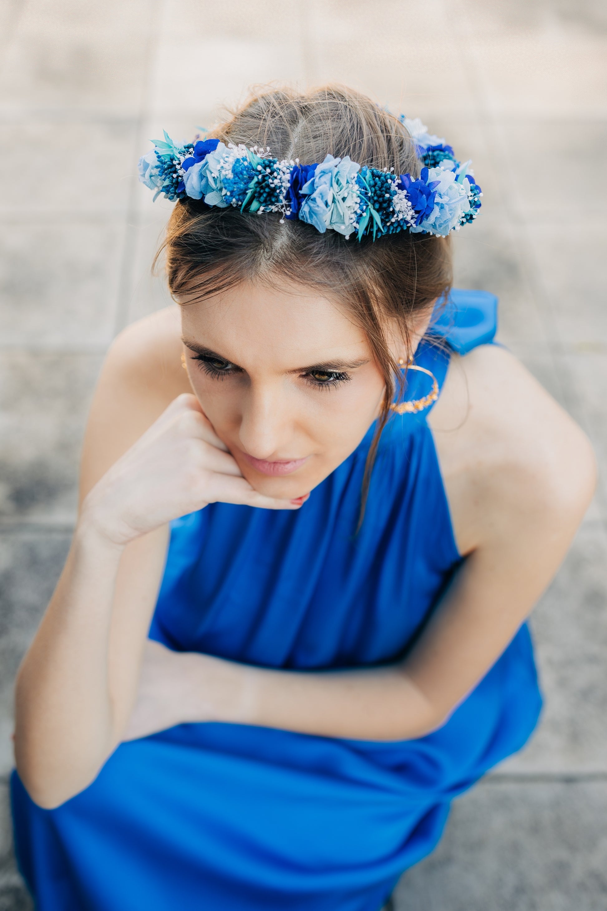 Couronne décorée de fleurs stabilisées