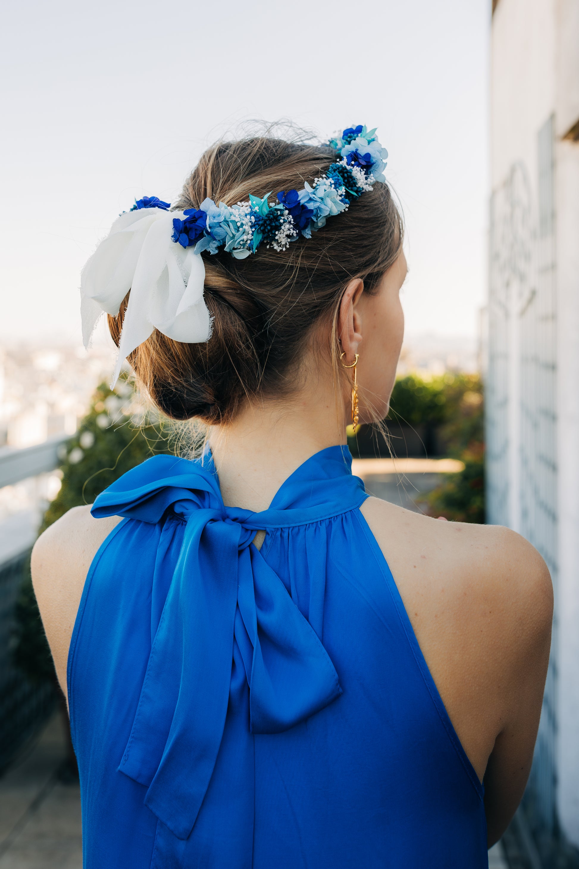 Couronne décorée de fleurs stabilisées