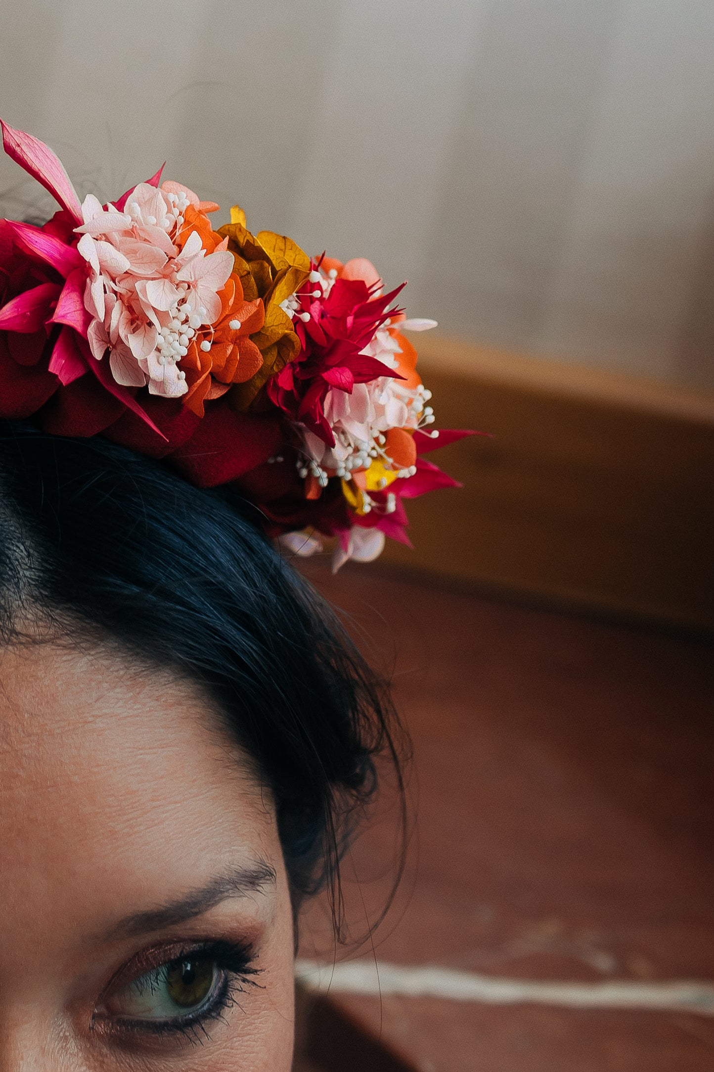 Serre tête décoré de fleurs stabilisées