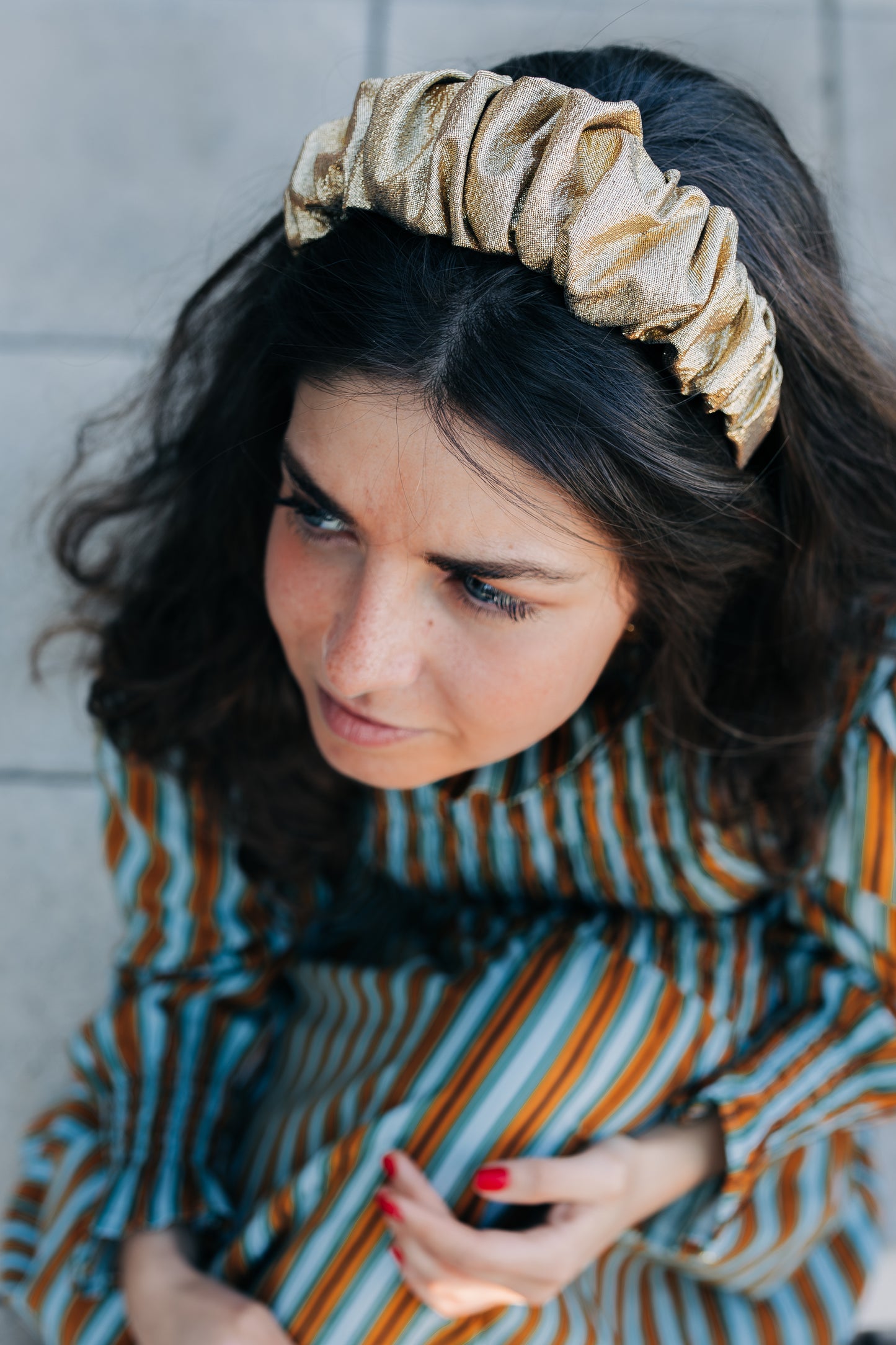 Serre tête en tissu doré