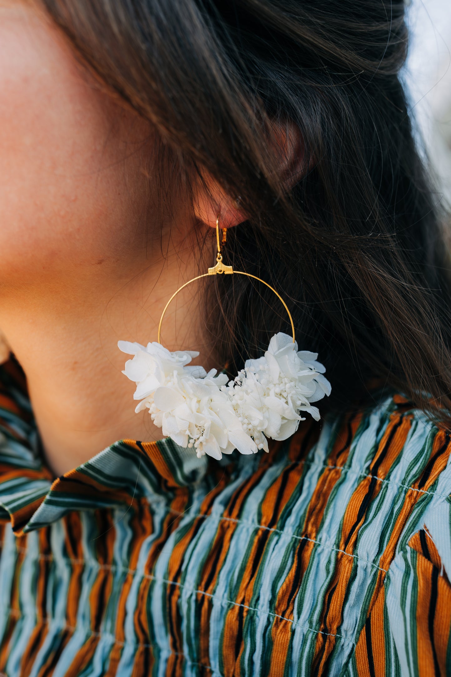 Boucles d'oreilles Vénus d'arles composées de fleurs stabilisées